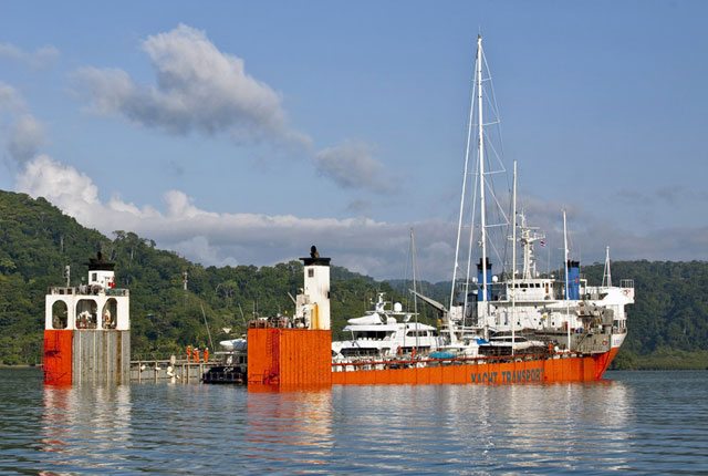 Dockwise-Yacht-Transport-Super-Servant-Onne_Vanderwal